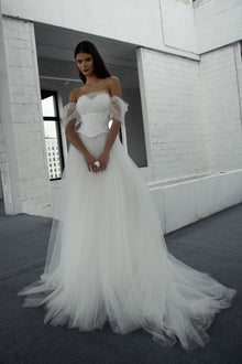  Tulle_and_satin_wedding_gown