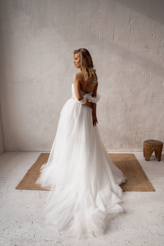 Tulle wedding gown with embroidery