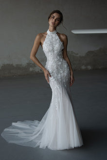  V-neck_fitted_wedding_dress