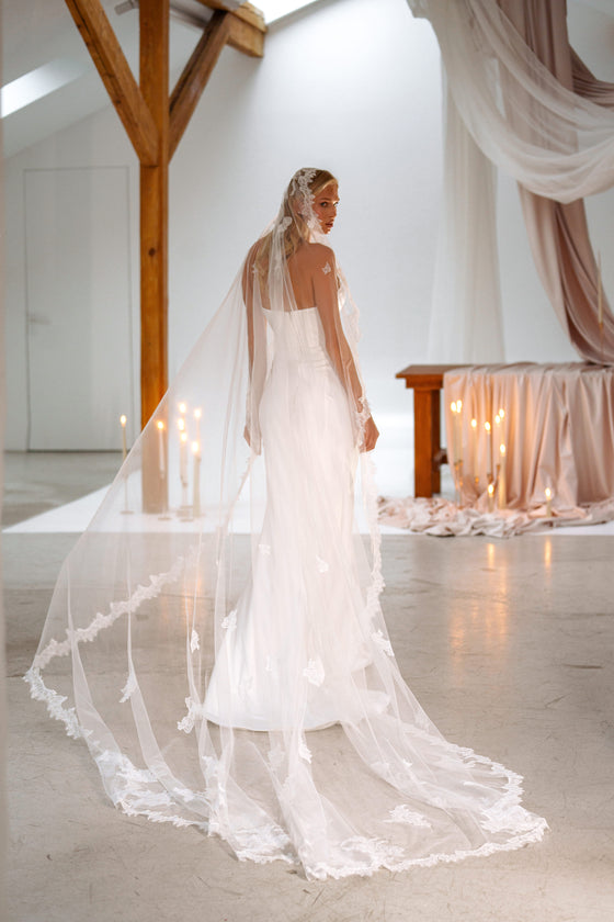 Versatile bridal dress with optional skirt