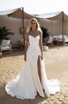  Versatile wedding dress