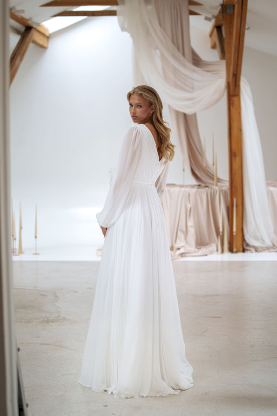 Vintage-inspired_chiffon_dress