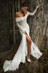 Vintage-inspired wedding dress with long sleeves