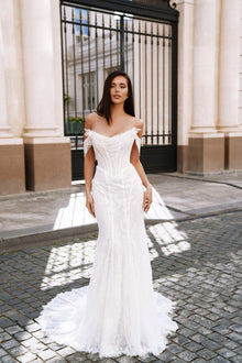  Vintage lace wedding dress