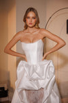 Voluminous skirt wedding dress