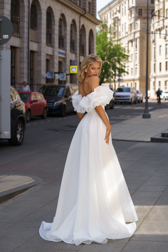 Organza A-Line Wedding Dress with Draped Corset and Slit Skirt Gabrielle 12US/44FR/16UK / Milk Organza A-Line Wedding Dress with Draped Corset and Slit Skirt Gabrielle 12US/44FR/16UK / Milk