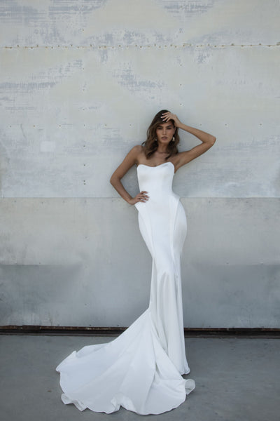 Sophisticated Peplum Satin Wedding Dress Andymion 12US/44FR/16UK / Milk Sophisticated Peplum Satin Wedding Dress Andymion 12US/44FR/16UK / Milk