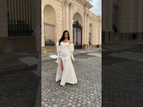 Elegant Satin Wedding Dress with Removable Sleeves and Decorative Draped Corset