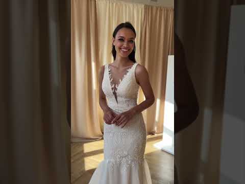 Elegant Tulle and Lace V-Neck Wedding Dress Sonya Soley Agnis