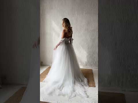 Wing sleeve wedding dress