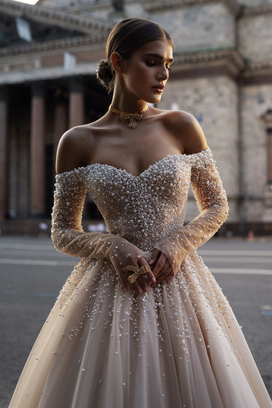 Pearl Embroidered Ballroom Long Sleeve Button-Down Wedding Dress Patricia Marile 14US/46FR/18UK / Milk Pearl Embroidered Ballroom Long Sleeve Button-Down Wedding Dress Patricia Marile 14US/46FR/18UK / Milk
