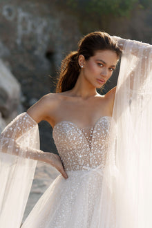  A-line tulle wedding dress