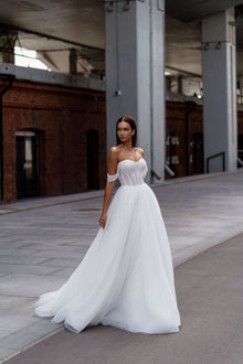  A Line Sleeveless Wedding Dress