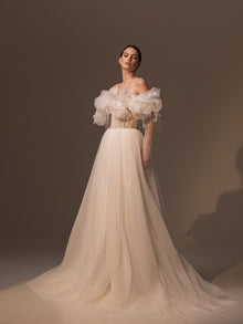  Ball gown wedding dress with long train