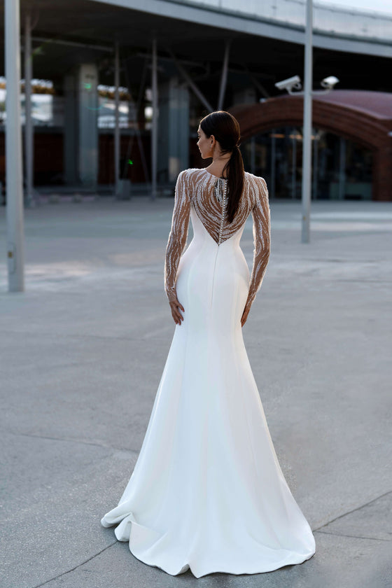 Elegant Fitted Wedding Dresses