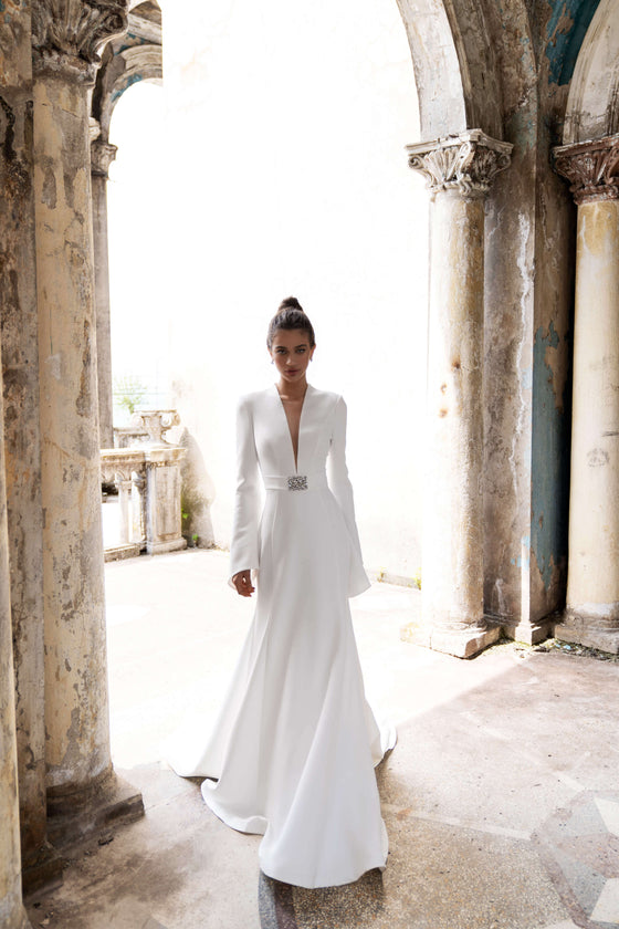 Elegant long sleeve wedding dress