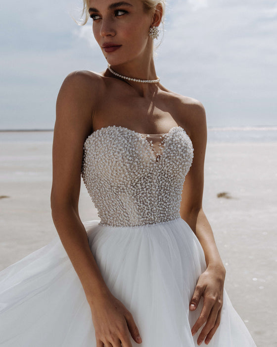 Sweetheart ball gown wedding dress