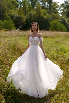  Simple Sleeveless Wedding Dresses