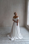 Simple wedding dress for plus size