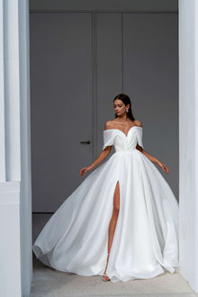  Strapless a line wedding dress