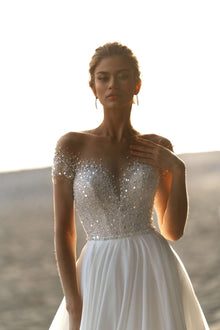  Wedding dress with short sleeves