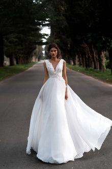  White bridal gowns